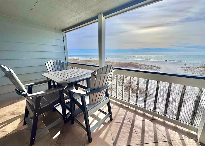 Gulf Front Corner Unit | 3br / 2ba | Stunning Views + Updated Interior Holiday home *