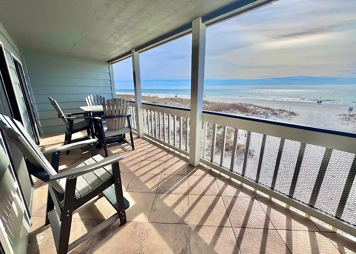 Gulf Front Corner Unit | 3br / 2ba | Stunning Views + Updated Interior Holiday home *