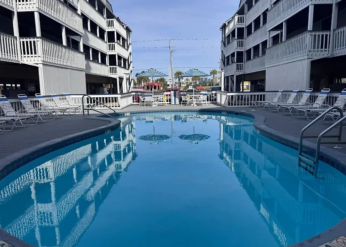 Gulf Front Corner Unit | 3br / 2ba | Stunning Views + Updated Interior Holiday home *