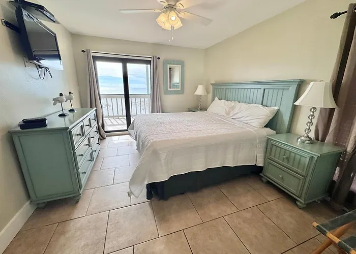 Holiday home Gulf Front Corner Unit | 3br / 2ba | Stunning Views + Updated Interior *