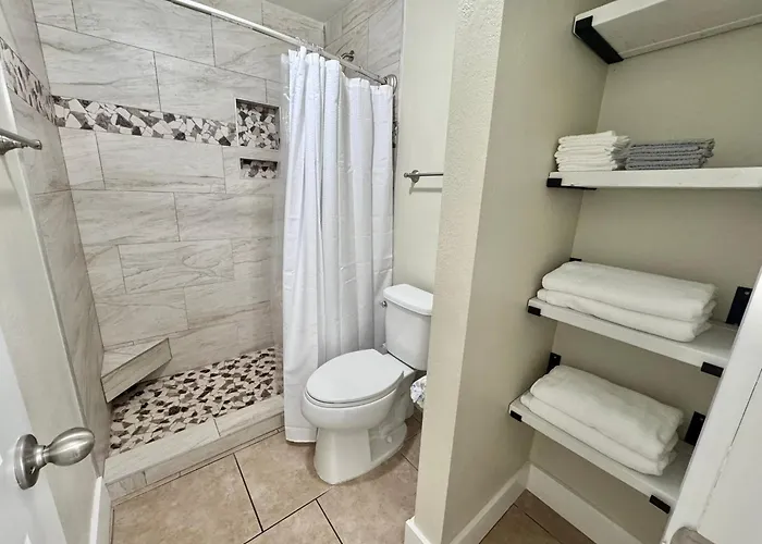 Gulf Front Corner Unit | 3br / 2ba | Stunning Views + Updated Interior