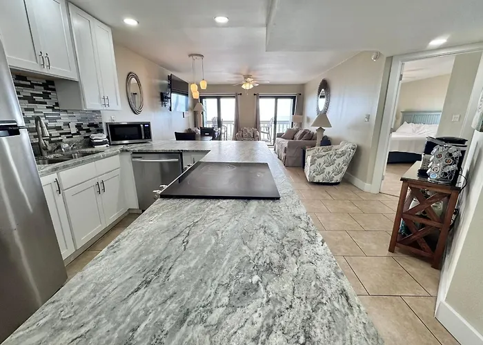 Gulf Front Corner Unit | 3br / 2ba | Stunning Views + Updated Interior Holiday home Gulf Shores