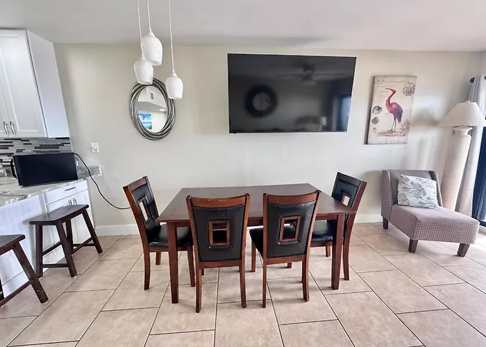 Holiday home Gulf Front Corner Unit | 3br / 2ba | Stunning Views + Updated Interior *