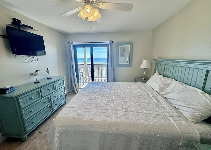 Gulf Front Corner Unit | 3br / 2ba | Stunning Views + Updated Interior *