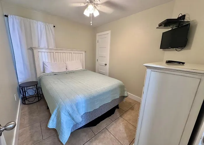 Holiday home Gulf Front Corner Unit | 3br / 2ba | Stunning Views + Updated Interior *